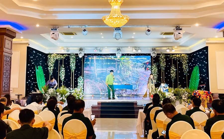 tuyen-truyen-san-khau-hoa-ve-bao-ve-moi-truong.jpg