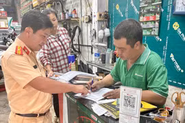 Một cơ sở sửa chữa, kinh doanh mô tô trên địa bàn phường Hoài Nhơn Bắc ký cam kết không tự ý thay đổi kết cấu, hình dáng, kích thước, đặc tính kỹ thuật của xe.
