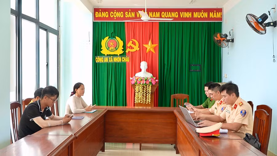 quang-canh-buoi-lam-viec.jpg