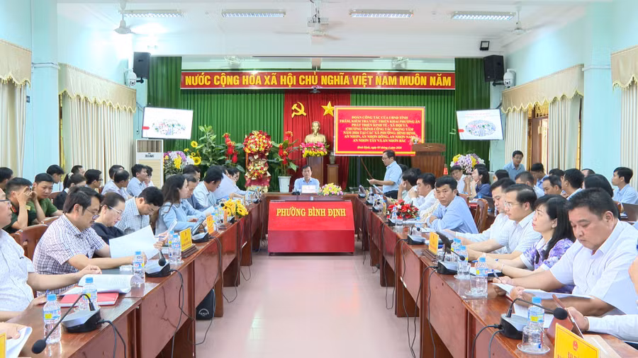quang-canh-buoi-lam-viec.jpg