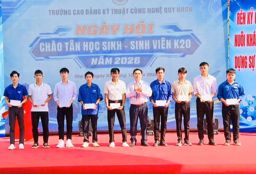 ngay-hoi-tan-sinh-vien-3.jpg