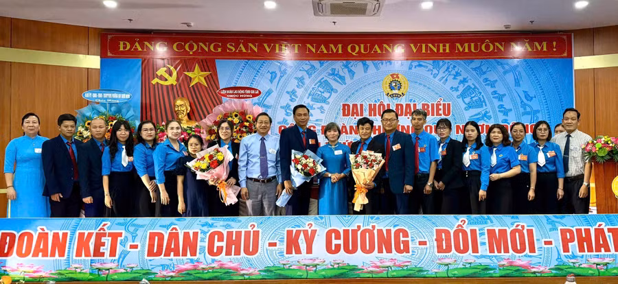 ban-chap-hanh-cong-doan-phuong-quy-nhon-dong-ra-mat-dai-hoi.jpg