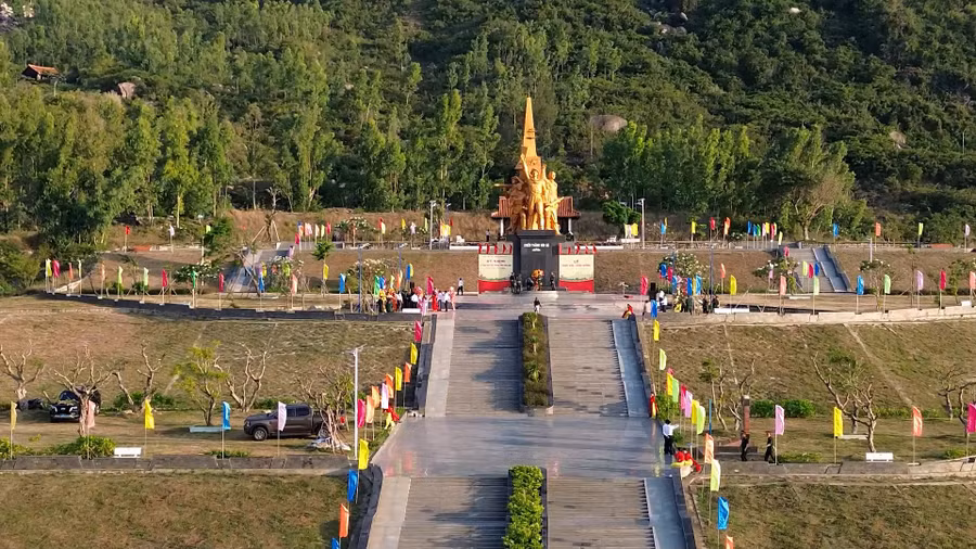 khu-can-cu-nui-ba-la-bieu-tuong-cua-chu-nghia-anh-hung-cach-mang-tren-que-huong-binh-dinh-cu.jpg