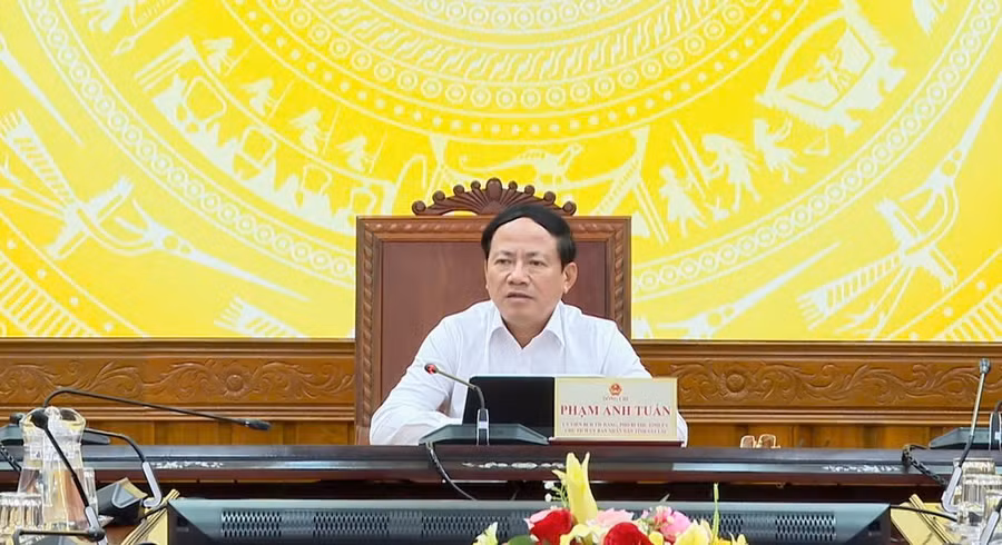 chu-tich-ubnd-tinh-pham-anh-tuan-phat-bieu-chi-dao-phien-hop.jpg