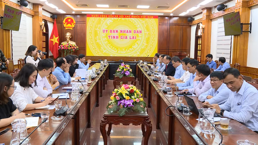 quang-canh-buoi-lam-viec.jpg