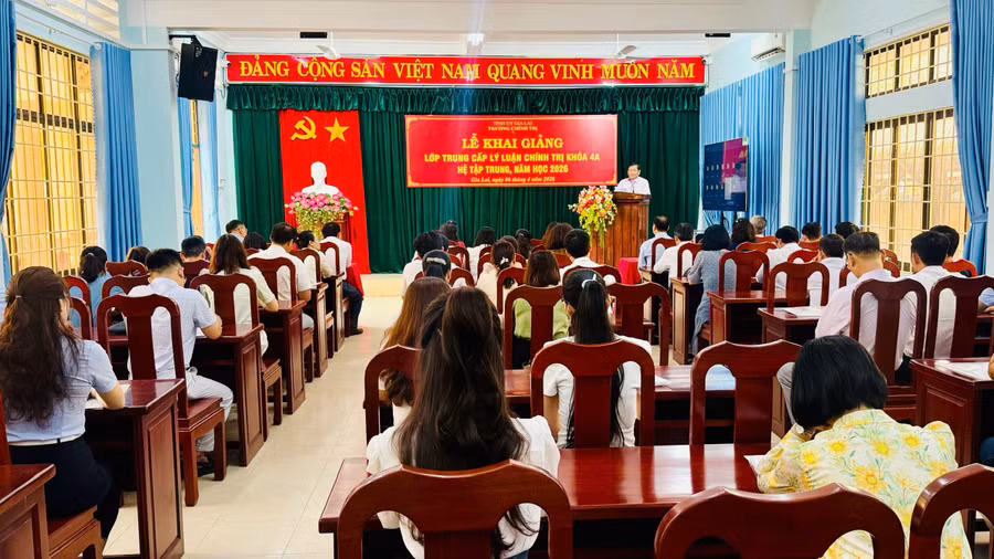 quang-canh-le-khai-giang-lop-hoc.jpg