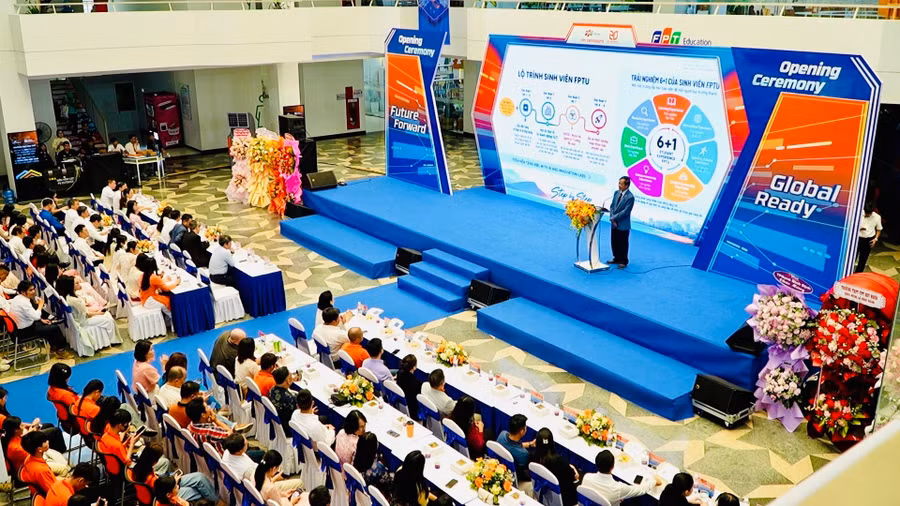 quang-canh-le-khai-giang.jpg