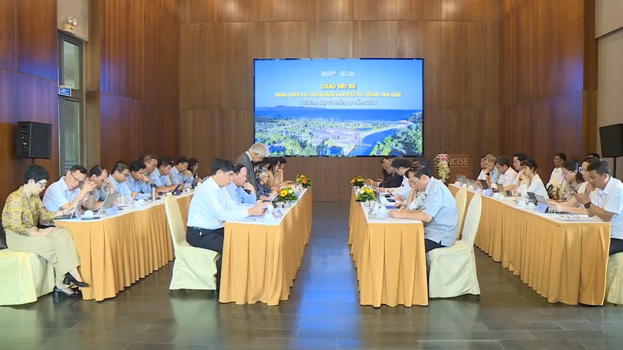 quang-canh-buoi-lam-viec.jpg