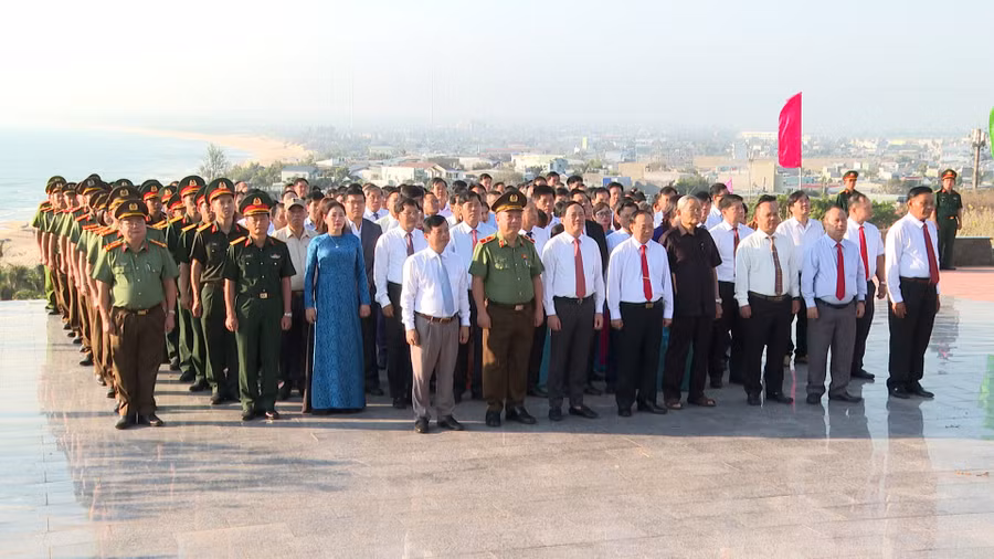 anh-kinh-mac-niem-tuong-nho-anh-linh-cac-anh-hung-liet-si-dong-bao-da-anh-dung-hy-sinh-vi-su-nghiep-giai-phong-dan-toc-thong-nhat-dat-nuoc.jpg