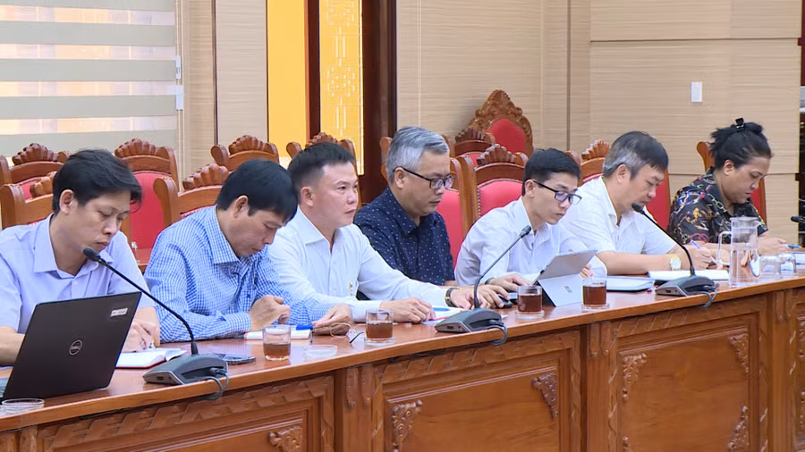 cac-dai-bieu-tham-du-buoi-lam-viec.jpg
