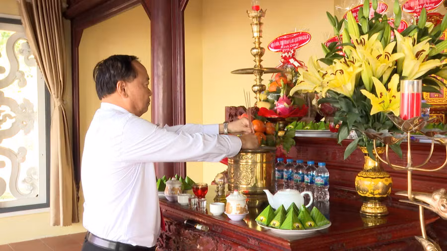 bi-thu-tinh-uy-thai-dai-ngoc-dang-huong-tri-an-cong-lao-to-lon-cua-cac-anh-hung-liet-si.jpg