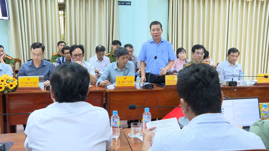 dai-dien-cac-so-nganh-trao-doi-nhung-van-de-vuong-mac-cua-dia-phuong.jpg