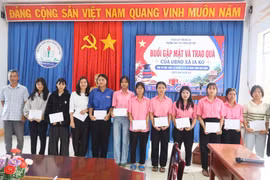 Xã Ia Ko trao 29 suất quà cho học sinh có hoàn cảnh khó khăn