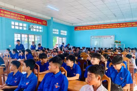 Gần 300 thanh thiếu nhi xã Ia Hiao được tuyên truyền pháp luật và trang bị kỹ năng phòng vệ 