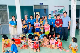 Hội LHPN phường Hội Phú trao hơn 300 suất quà cho bệnh nhân tâm thần và trẻ khuyết tật 