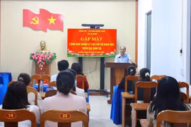 Quang cảnh buổi gặp mặt cán bộ lãnh đạo các cơ sở giáo dục trên địa bàn xã Ia Hiao. Ảnh: N.T