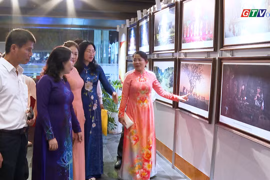 Di sản Việt Nam qua ảnh và tem bưu chính