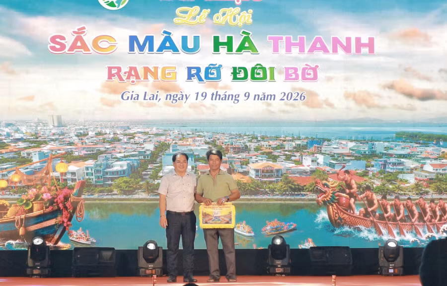 le-hoi-sac-mau-ha-thanh-2.jpg