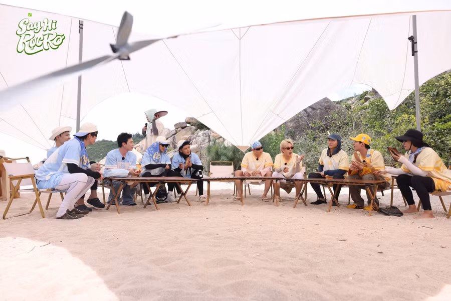 ca-si-erik-doi-dau-anh-tu-hung-huynh-gay-bat-ngo-trong-tap-7-say-hi-ruc-ro-1.jpg