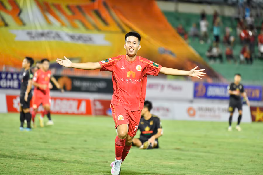 giai-hang-nhat-quoc-gia-quy-nhon-united.jpg
