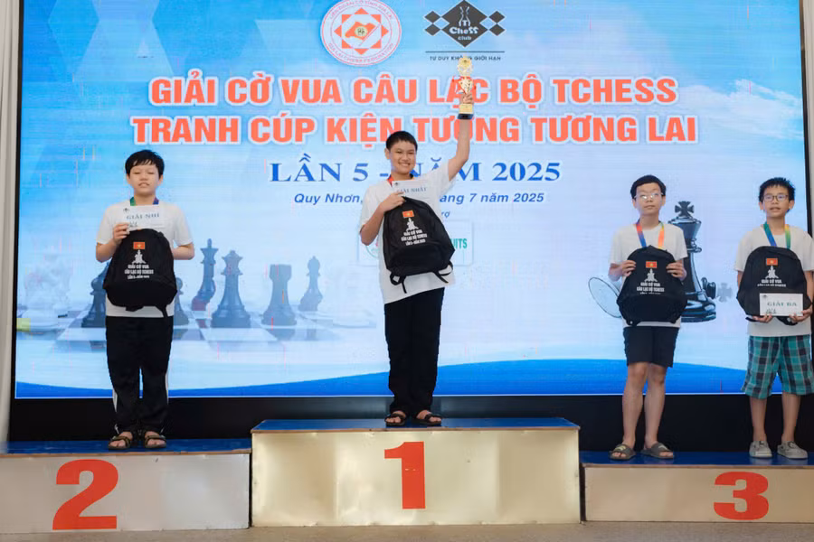 nguyen-tan-khang-co-vua-2.jpg