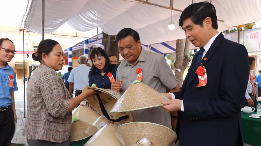 gia-lai-dau-tu-376-ty-dong-bao-ton-nghe-cham-non-ngua-phu-gia.jpg