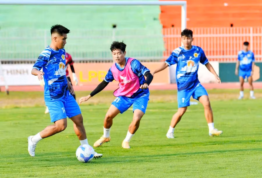 quy-nhon-united-thay-2-tro-ly.jpg