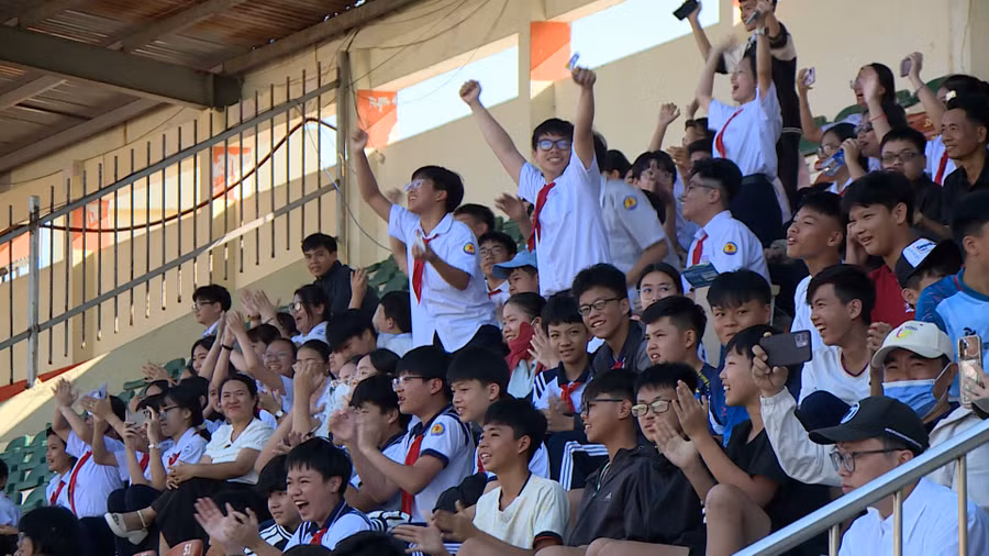 giao-luu-bong-da-huu-nghi-thanh-thieu-nien-gia-lai-va-izumisano-2.jpg