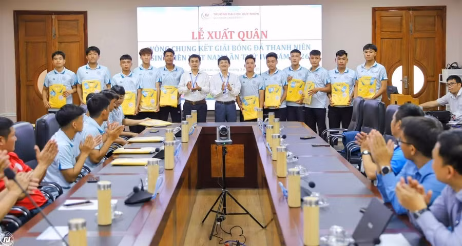 doi-bong-nam-truong-dai-hoc-quy-nhon-1.jpg