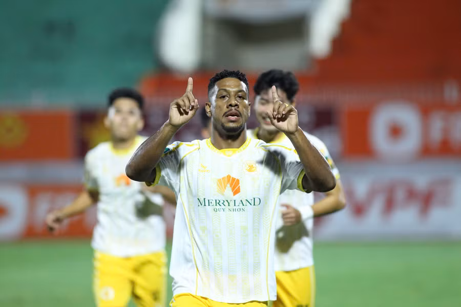 quy-nhon-united-tiep-da-thang-hoa-1.jpg