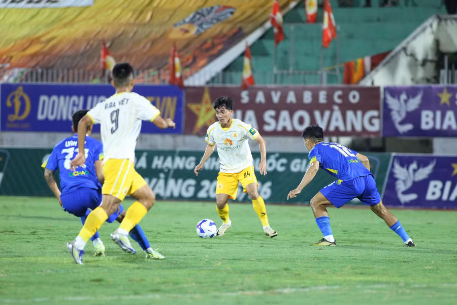 quy-nhon-united-tiep-da-thang-hoa-2.jpg