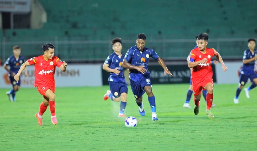 quy-nhon-united-1050.jpg