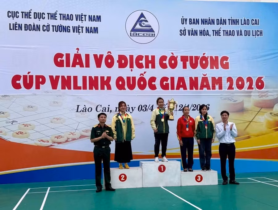 ho-thi-thanh-hong-gianh-2-huy-chuong-dong-giai-vo-dich-co-tuong-quoc-gia-nam-2026.jpg
