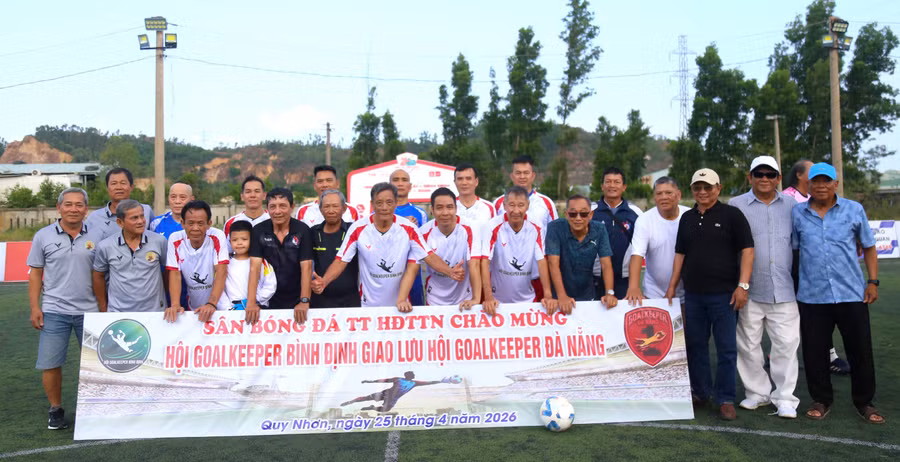 tran-bong-da-giao-huu-giua-doi-hoi-thu-mon-binh-dinh-va-doi-hoi-thu-mon-da-nang.jpg