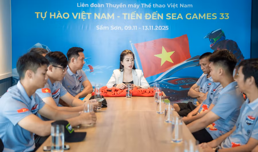 hop-toan-doan-doi-tuyen-jetski-ve-chuyen-mon.jpg