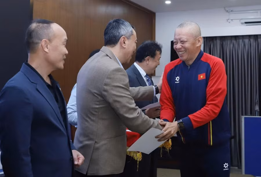 3-huan-luyen-vien-gia-lai-hoan-thanh-khoa-dao-tao-huan-luyen-vien-bong-da-chuyen-nghiep-1.jpg
