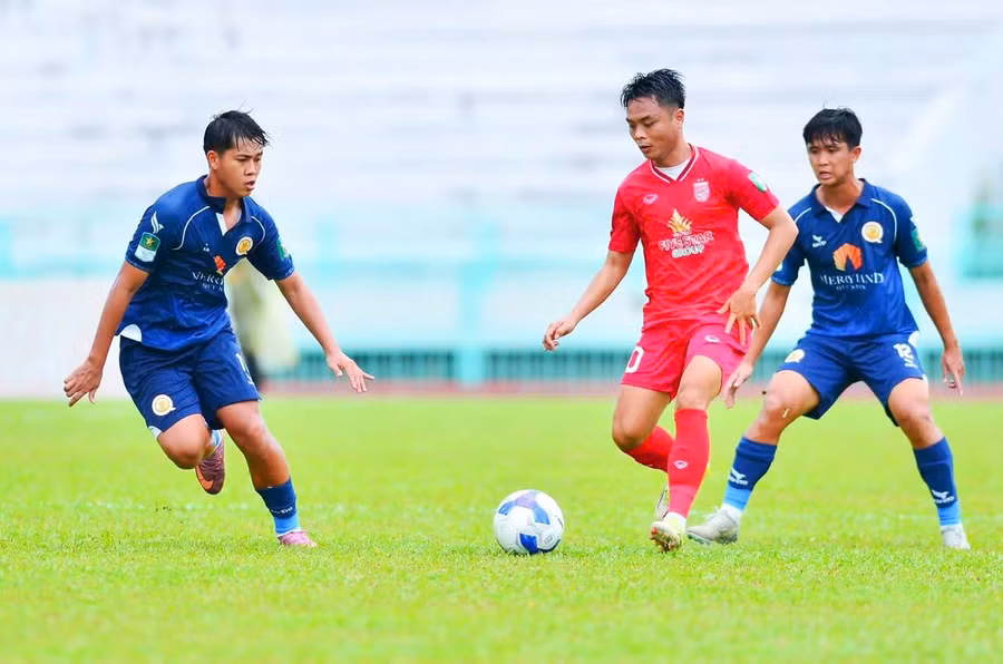 nguoc-dong-ha-long-an-quy-nhon-united-khep-lai-mua-giai-o-vi-tri-thu-4-1.jpg