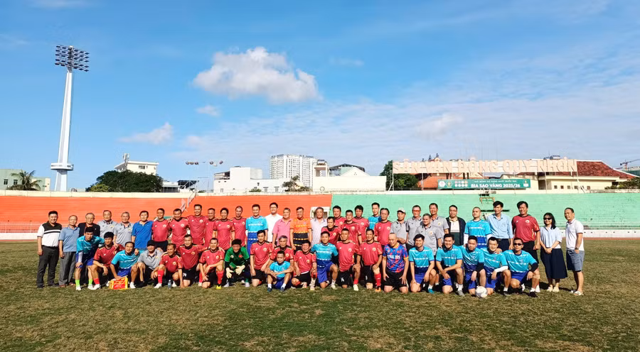 cuu-cau-thu-binh-dinh-va-hoi-doanh-nhan-tre-gia-lai-giao-luu-bong-da-mung-xuan-binh-ngo-2026.jpg