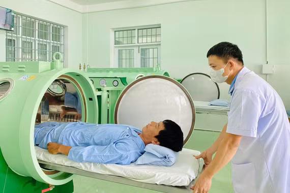 Cảnh báo nguy cơ bệnh giảm áp nguy hiểm khi lặn biển cho ngư dân và người lao động