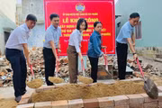 Ủy ban MTTQ Việt Nam xã Tuy Phước khởi công xây nhà "Đại đoàn kết" cho hộ nghèo