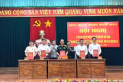 Các bên tiến hành ký kết quy chế. Ảnh: Vĩnh Hoàng