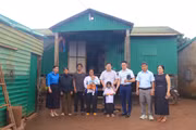 Hỗ trợ 50 triệu đồng cho trẻ em có hoàn cảnh khó khăn tại xã Biển Hồ.