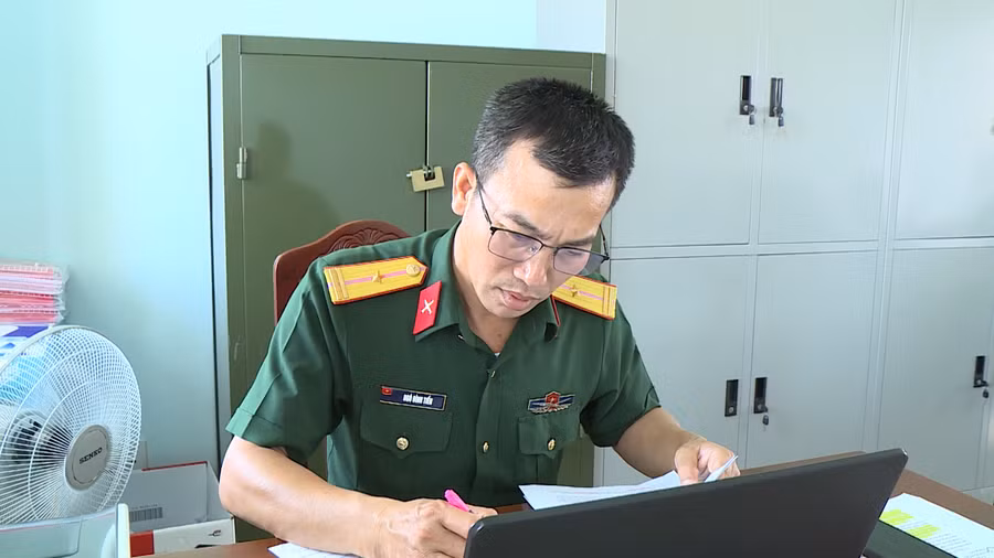 thieu-ta-ngo-dinh-tien-tro-ly-dan-quan-tu-ve-ban-chi-huy-quan-su-huyen-cung-la-dien-hinh-trong-hoc-tap-va-lam-theo-bac.png