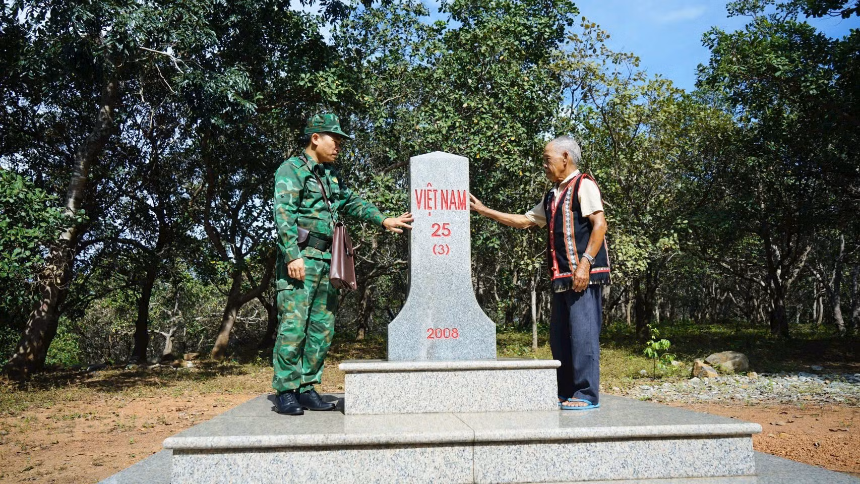 quan-dan-dong-long-giu-vung-the-tran-an-ninh-nhan-dan-noi-bien-gioi.jpg