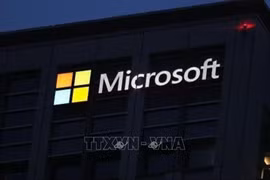 Biểu tượng Microsoft tại tòa nhà ở Tokyo, Nhật Bản. Ảnh: Kyodo/TTXVN