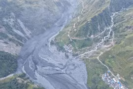 Lũ quét ở Nepal cuốn trôi 45 ngôi nhà, 5 người mất tích