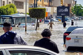 Libya: Mưa xối xả nhấn chìm nhiều tuyến phố ở Tripoli, 2 người thiệt mạng