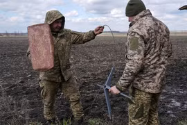Nhà Trắng bị “nhắc” tên trong vụ hạn chế kết nối vệ tinh của Ukraine