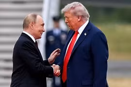 Ông Trump miễn trừng phạt mới với Nga, Moscow ca ngợi “bước ngoặt lịch sử”