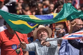 Bầu cử Brazil đảo chiều dự báo: Ông Flávio Bolsonaro dẫn trước ông Lula
